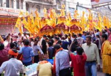 फागण में होली मनाएंगे चलो खाटू नगरिया…