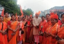 भगवा यात्रा में उमड़ी समर्थकों की भारी भीड़