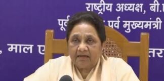 जनता का ध्यान असल मुद्दों से भटकाया जा रहा: मायावती
